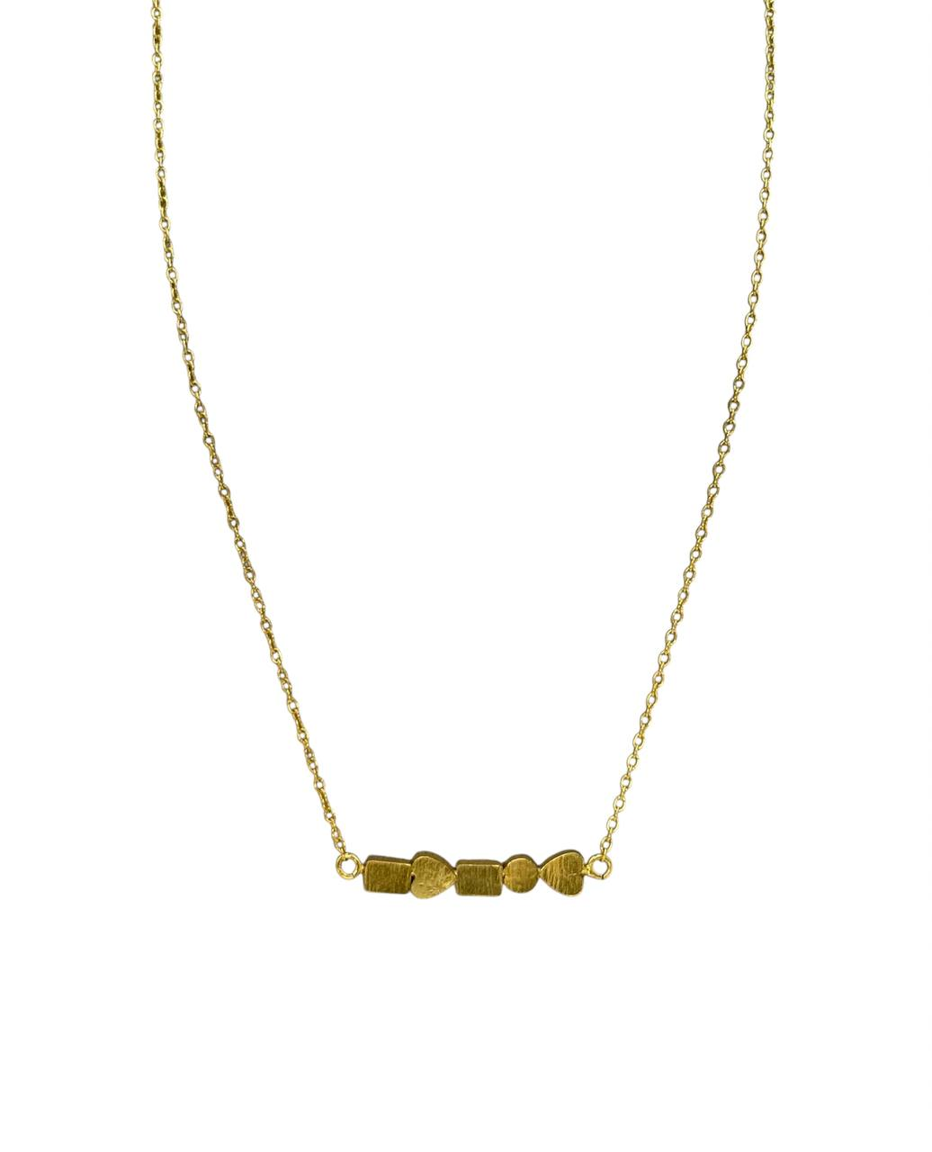 Колье-кулон  Gold Hearts выполнен из латуни и покрыты золотом. представлен в двух цветах: золотом и серебряном.