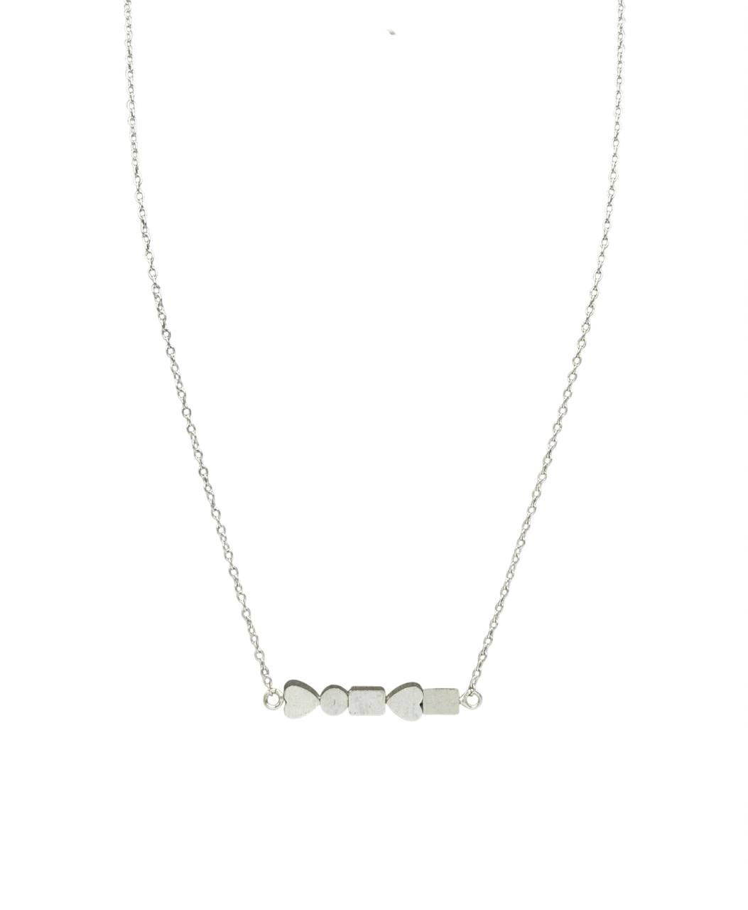 Колье-кулон «Silver Hearts» выполнено из латуни и покрыто серебром. Представлено в двух цветах: золотом и серебряном.