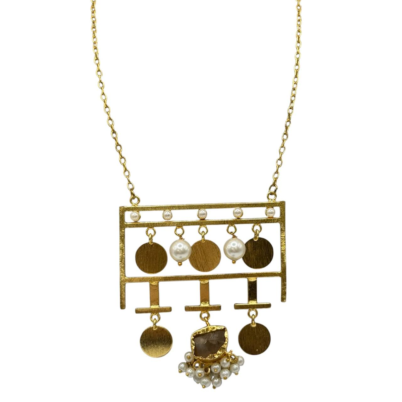 Колье "Amara Pink" выполнено из латуни и покрыто золотом, дополнено натуральным камнем розового цвета.